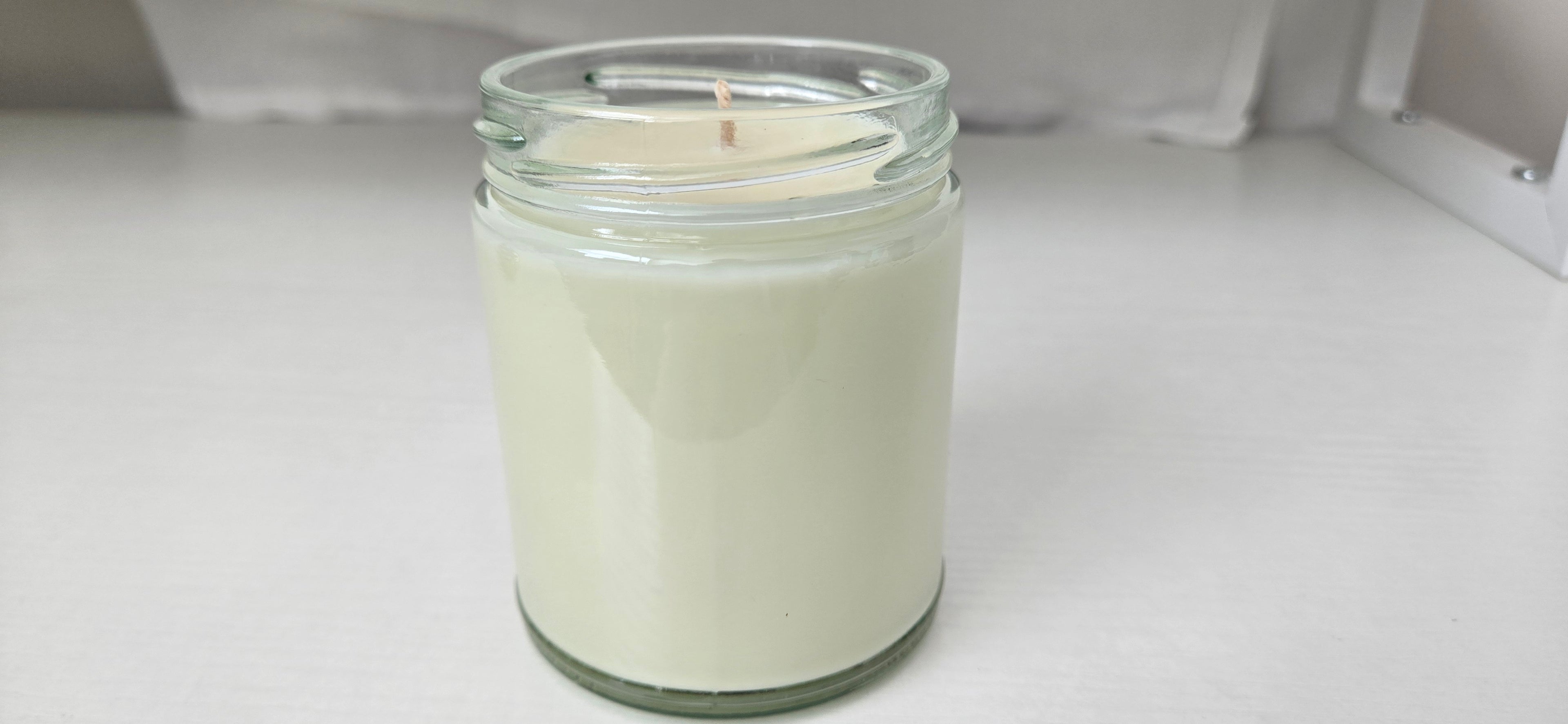 Comforting Honey & Moonflower - Soy wax candle